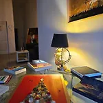 Blue Mango Surf House Center ,cocina بيت ضيافة