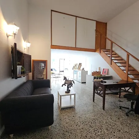 Πανσιόν Blue Mango Surf House Center